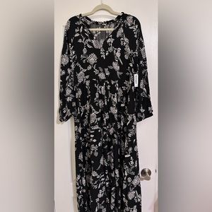 Old Navy black and white maxi dress